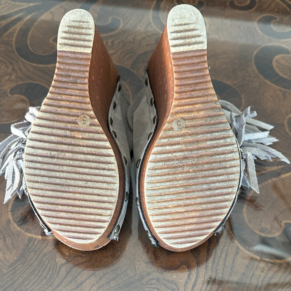 Sbicca Stylish Gray Fringe Wedge Sandals - Picture 5 of 9